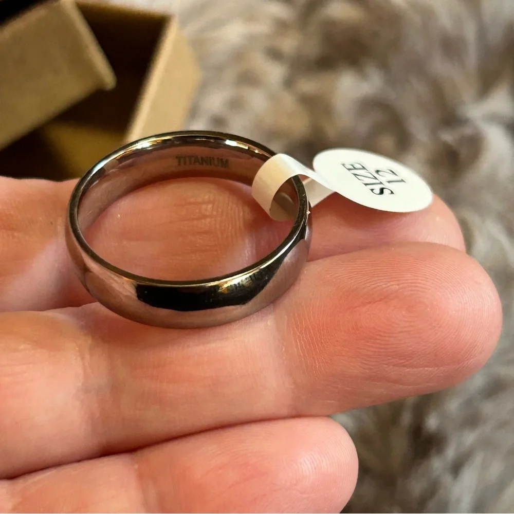 Men’s 6mm polished Titanium comfort band wedding ring NIB 12